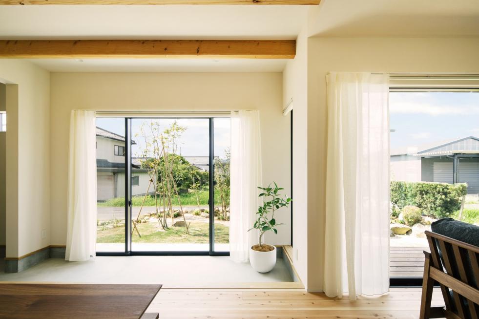 earthen-floor-space-with-large-windows.jpg